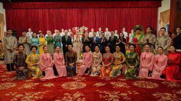 BIỂU DIỄN PHỤC VỤ ĐÓN TIẾP TOÀN QUYỀN AUSTRALIA SAM MOSTYN TRONG CHUYẾN THĂM CẤP NHÀ NƯỚC TẠI VIỆT NAM