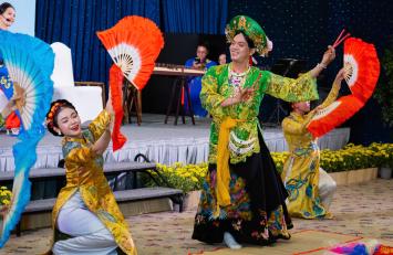 CHƯƠNG TRÌNH BIỂU DIỄN NGHỆ THUẬT ĐÓN BỘ TRƯỞNG BỘ VĂN HÓA SLOVAKIA ĐẾN THĂM THÀNH PHỐ HỒ CHÍ MINH