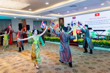 ĐÓN TIẾP ĐOÀN ĐẠI BIỂU CẤP CAO THỦ ĐÔ VIÊNG CHĂN (LÀO) ĐẾN THĂM VÀ LÀM VIỆC TẠI THÀNH PHỐ HỒ CHÍ MINH